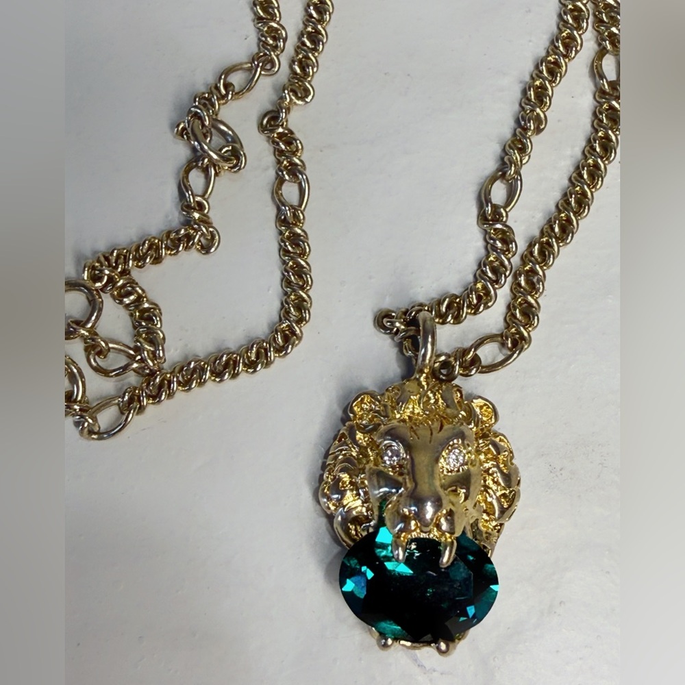 Gucci Lion Feline Pendant Necklace with Green Stone Cat - Picture 10 of 12